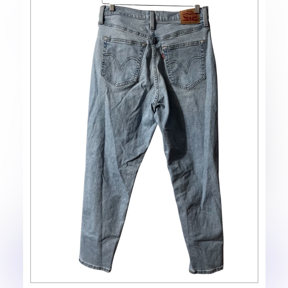 Levi's HighWaisted Mom Jeans Sz 31 Distressed Straight Jeans with Classic Style - Picture 2 of 11